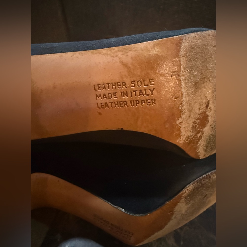 Vintage Salvatore Ferragamo. Black Suede Heels. Size 5.5. - Picture 10 of 14